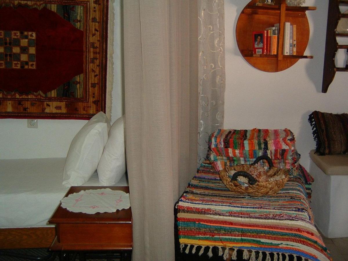 Yiayia'S Home Chalki Town Exterior photo