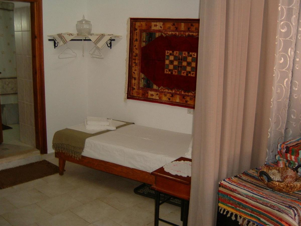 Yiayia'S Home Chalki Town Exterior photo