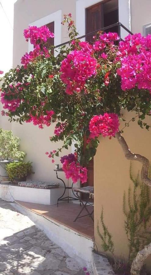 Yiayia'S Home Chalki Town Exterior photo