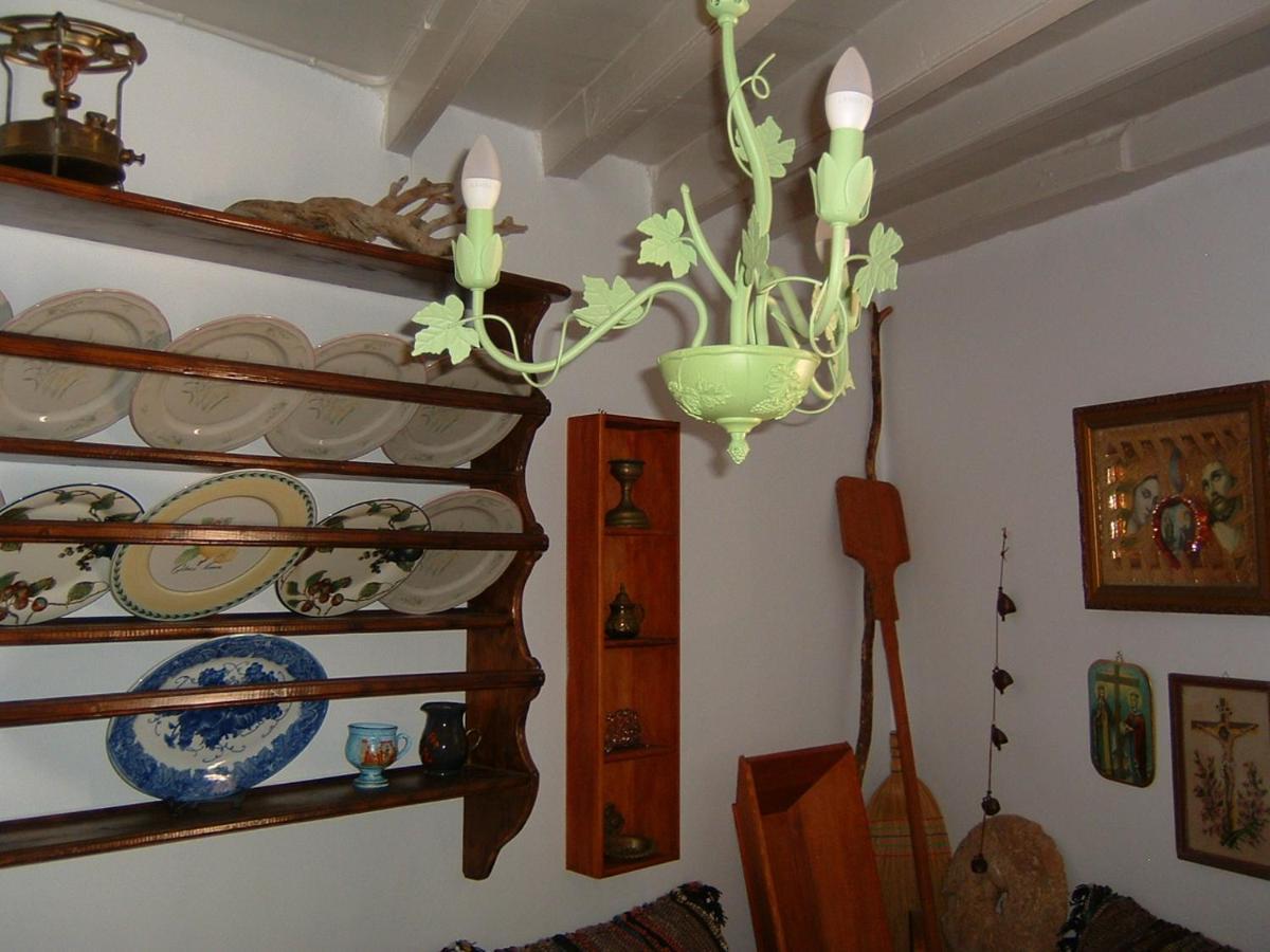 Yiayia'S Home Chalki Town Exterior photo