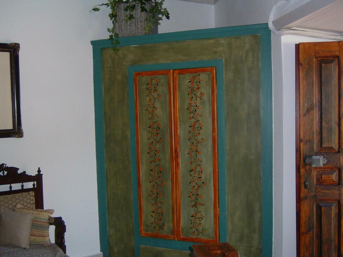 Yiayia'S Home Chalki Town Exterior photo