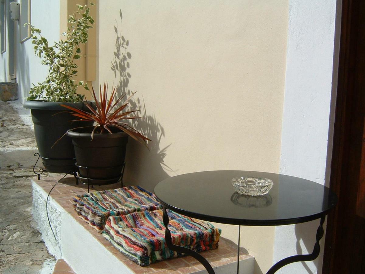 Yiayia'S Home Chalki Town Exterior photo