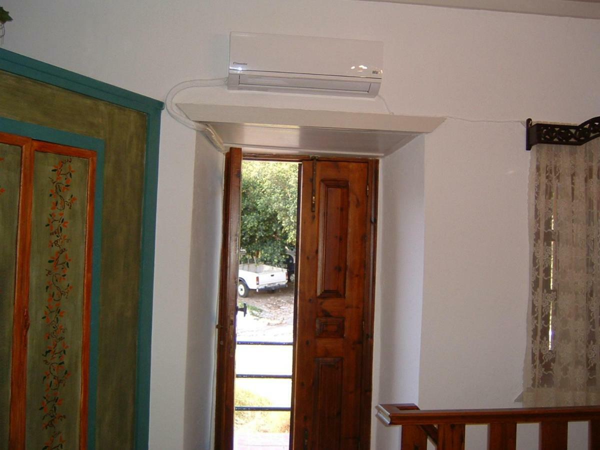 Yiayia'S Home Chalki Town Exterior photo